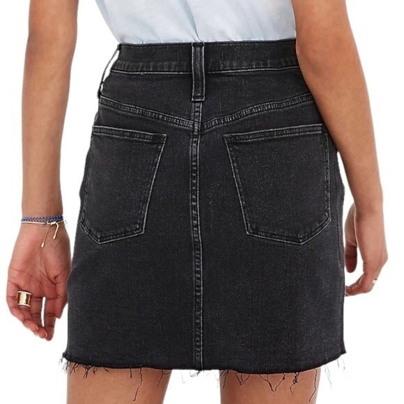 Madewell Stretch Denim Raw Hem Straight Mini Skirt in Ashcraft Wash Size 33 | 16 - Picture 6 of 13
